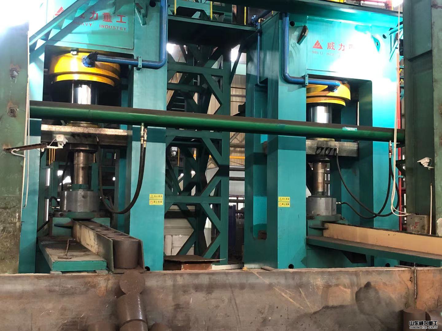 1600吨龙门框架式液压机